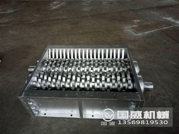 果蔬垃圾撕碎機設備特點